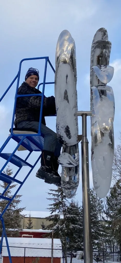 A photo of the sculptor Dodd Ulrich